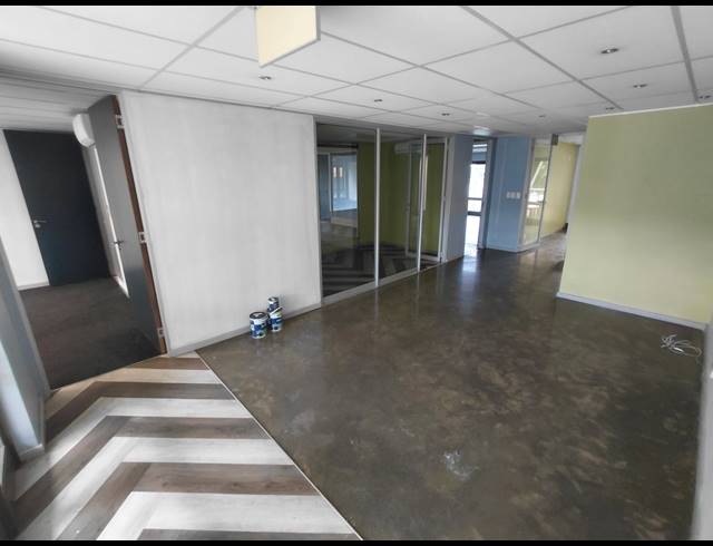344M² OFFICE TO LET IN MAGALIESSIG